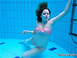 gorgeous girl demonstrates stunning body underwater